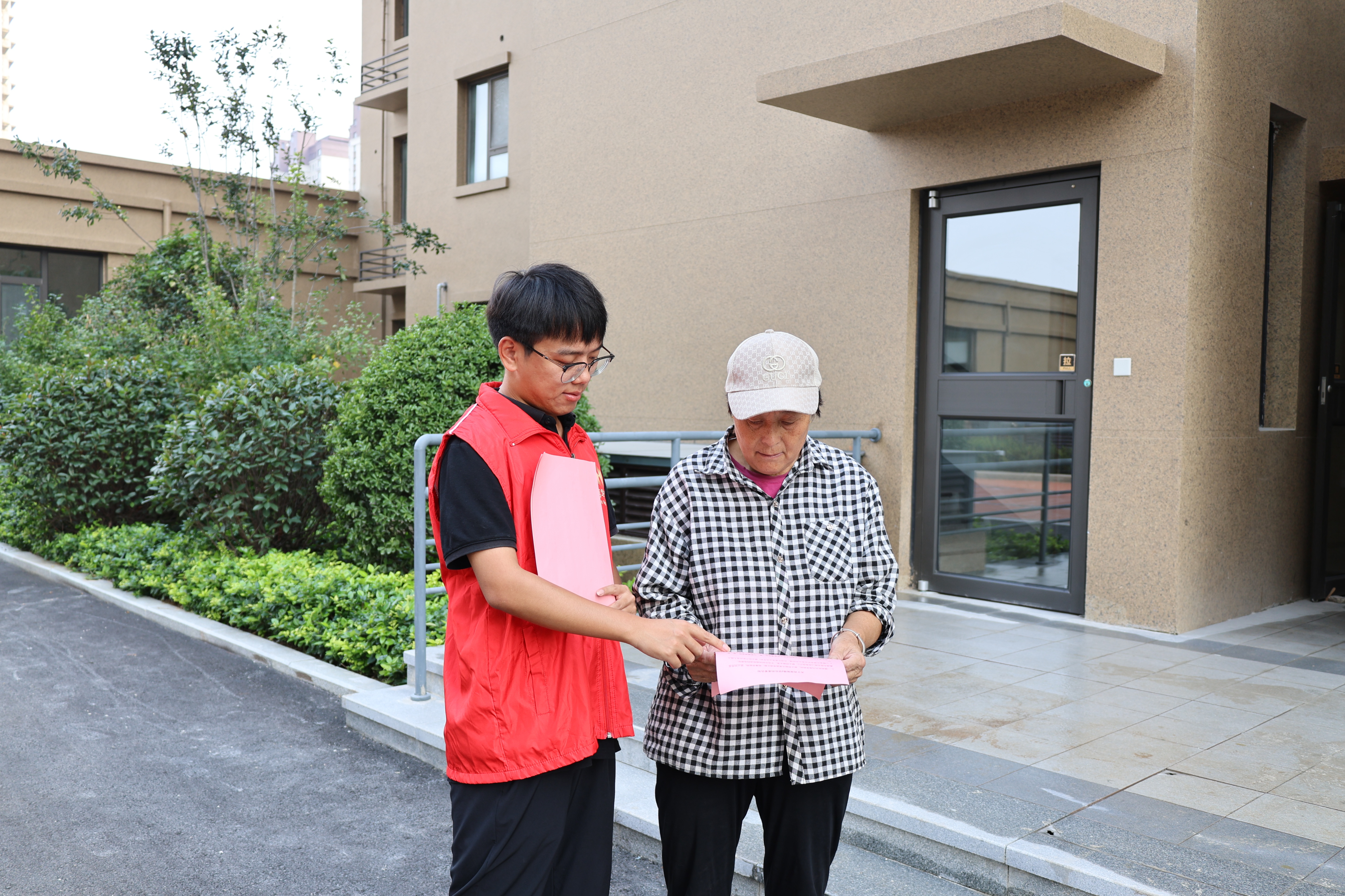 【党建引领“双报到” 社区共建促和谐】304永利集团唯一开展“双报到”社区服务活动